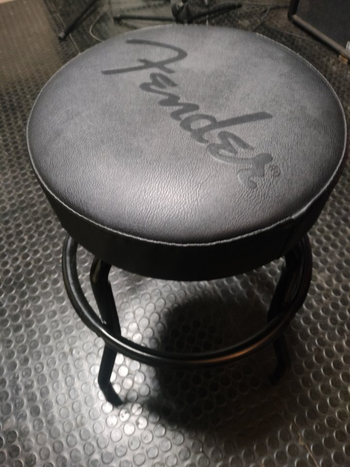 Taburete Fender de segunda mano · Foto 3 de 3 · Valencia · 60 €