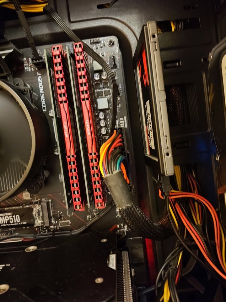PC COMPLETO ALTAS PRESTACIONES x Guitarra Eléctrica o Bajo de segunda mano · Foto 4 de 4 · Alicante