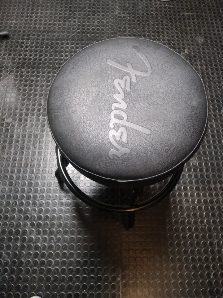 Taburete Fender de segunda mano · Foto 1 de 3 · Valencia · 60 €