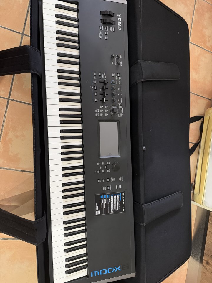 Yamaha modx8 de segunda mano · Foto 1 de 4 · Castellón · 980 €