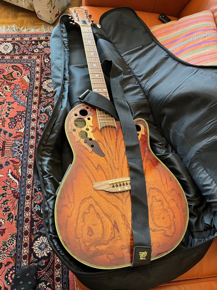 Guitarra electro-acústica ACADEMY S-500S