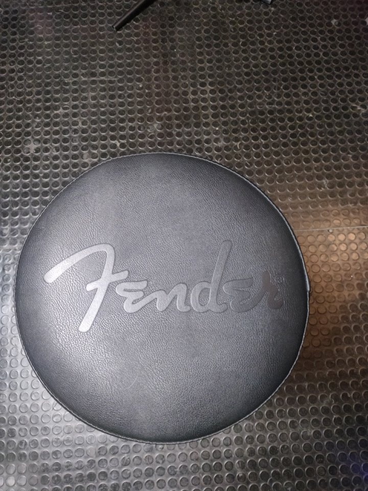 Taburete Fender de segunda mano · Foto 2 de 3 · Valencia · 60 €