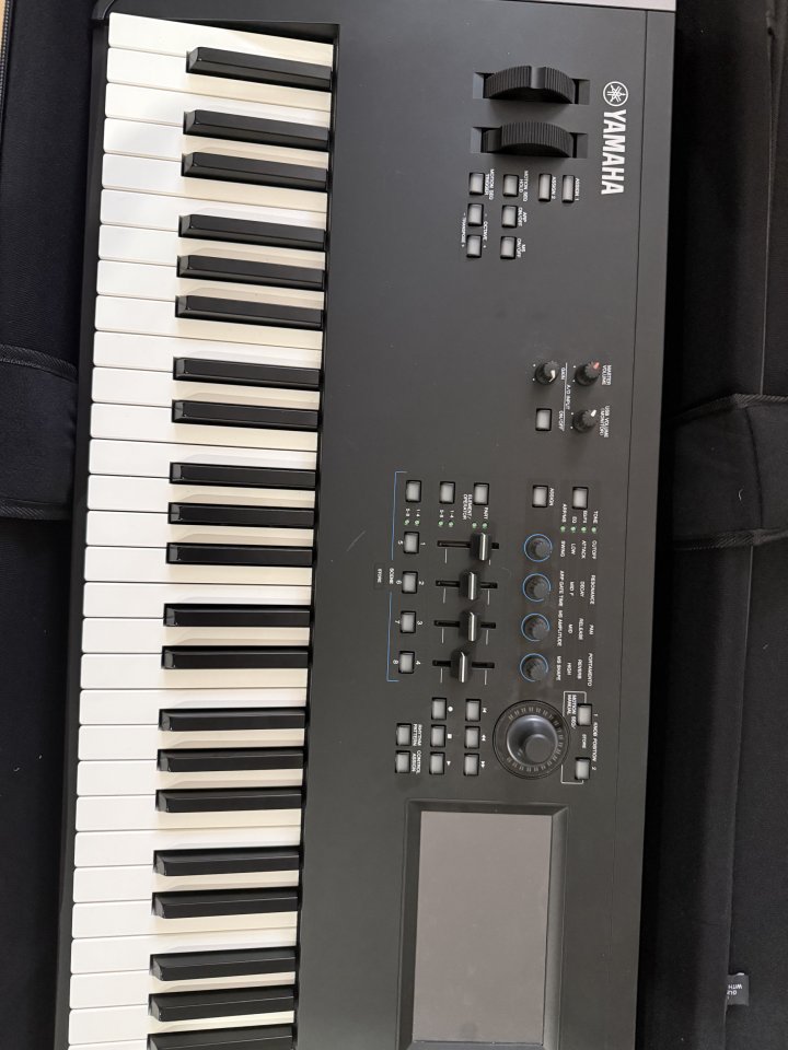 Yamaha modx8 de segunda mano · Foto 2 de 4 · Castellón · 980 €