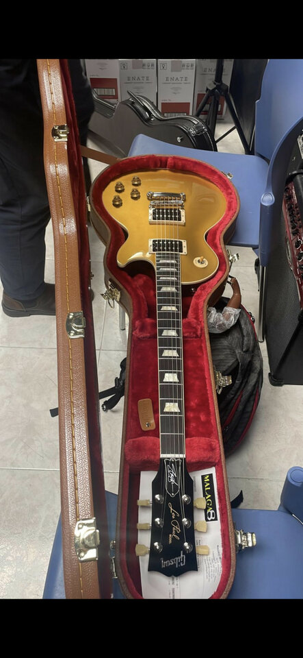 SLASH GOLD TOP Victoria Vendo :"""RESERVADA """