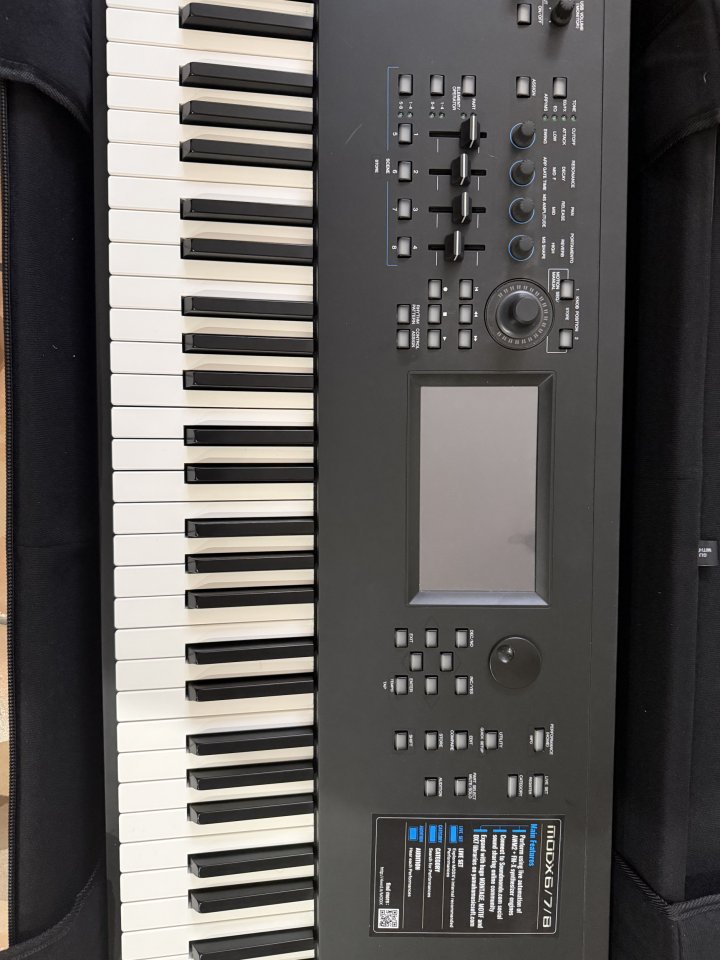 Yamaha modx8 de segunda mano · Foto 3 de 4 · Castellón · 980 €
