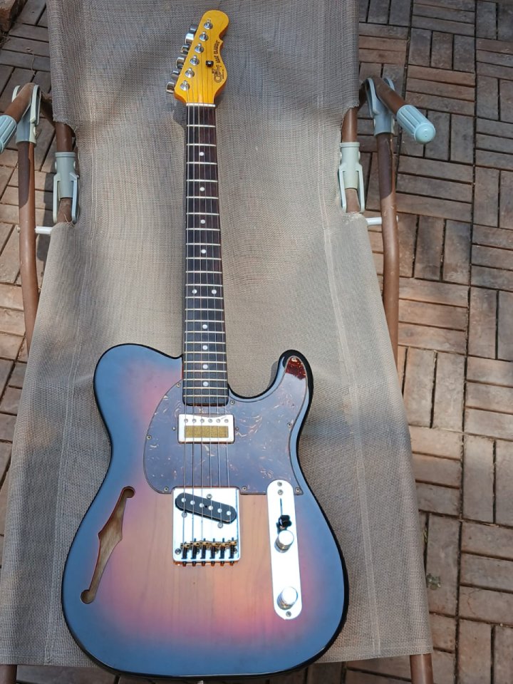 2006 G&L USA ASAT Classic Bluesboy Semi-Hollow (telecaster thinline TOP) de segunda mano · Foto 1 de 10 · Lleida · 1800 €