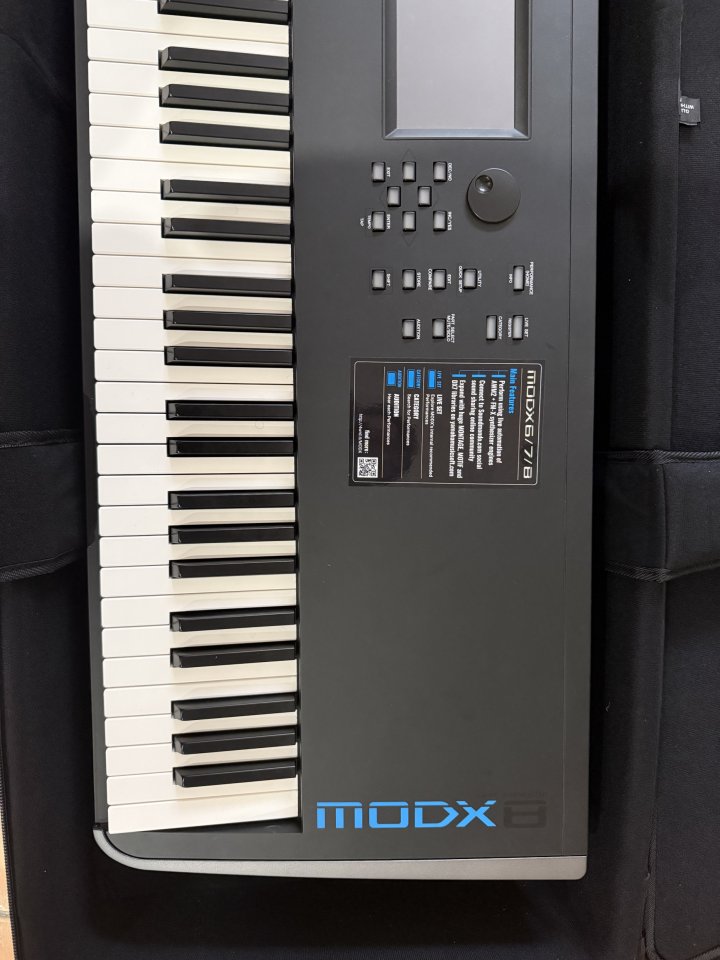 Yamaha modx8 de segunda mano · Foto 4 de 4 · Castellón · 980 €
