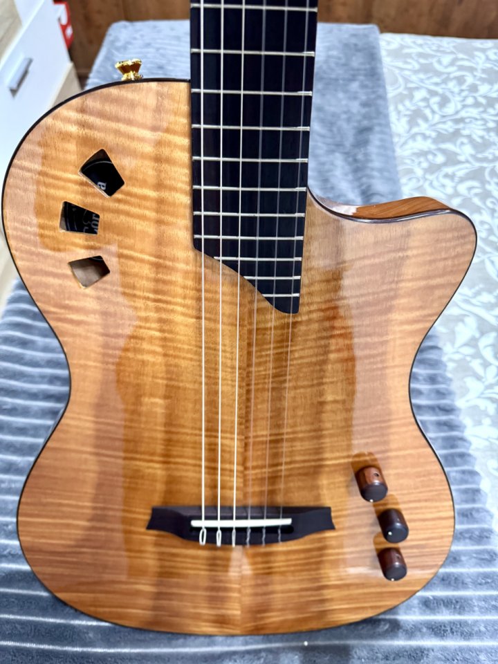 Cordoba Stage Guitar Natural Amber w/B de segunda mano · Foto 10 de 10 · SC Tenerife · 600 €