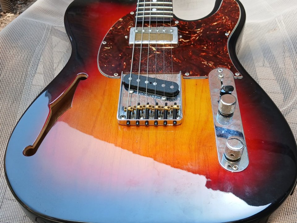 2006 G&L USA ASAT Classic Bluesboy Semi-Hollow (telecaster thinline TOP) de segunda mano · Foto 2 de 10 · Lleida · 1800 €