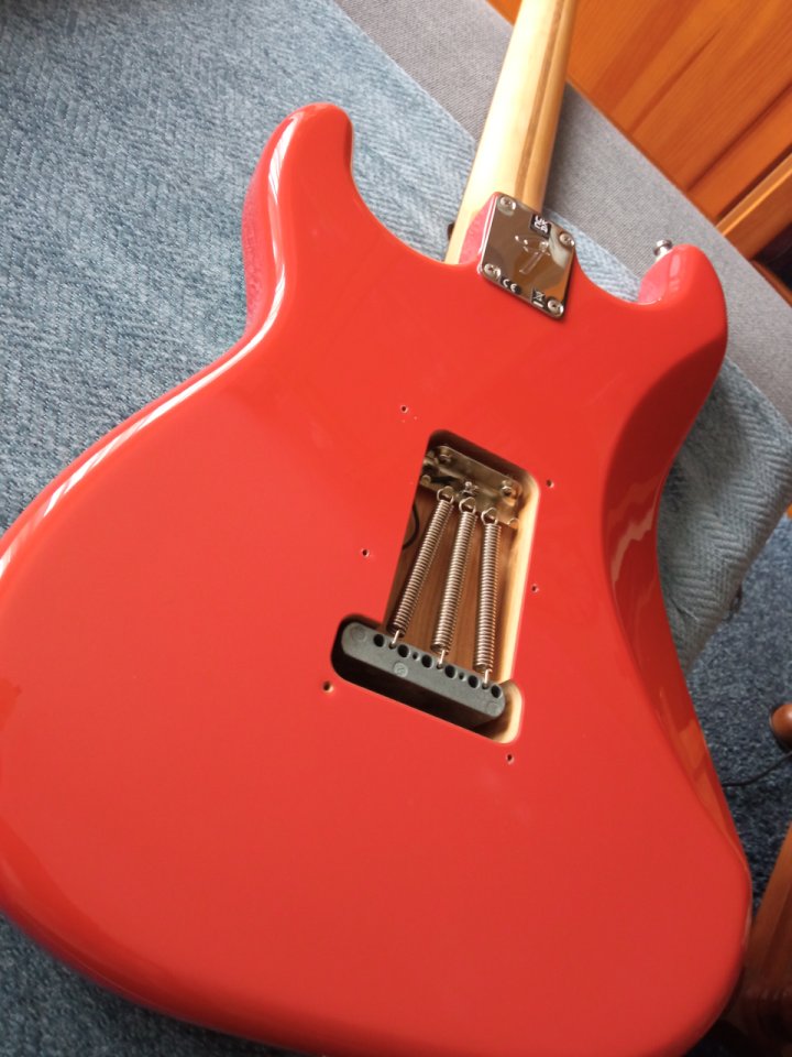 Fender Player Stratocaster Limited Edition Fiesta Red de segunda mano · Foto 4 de 10 · Pontevedra