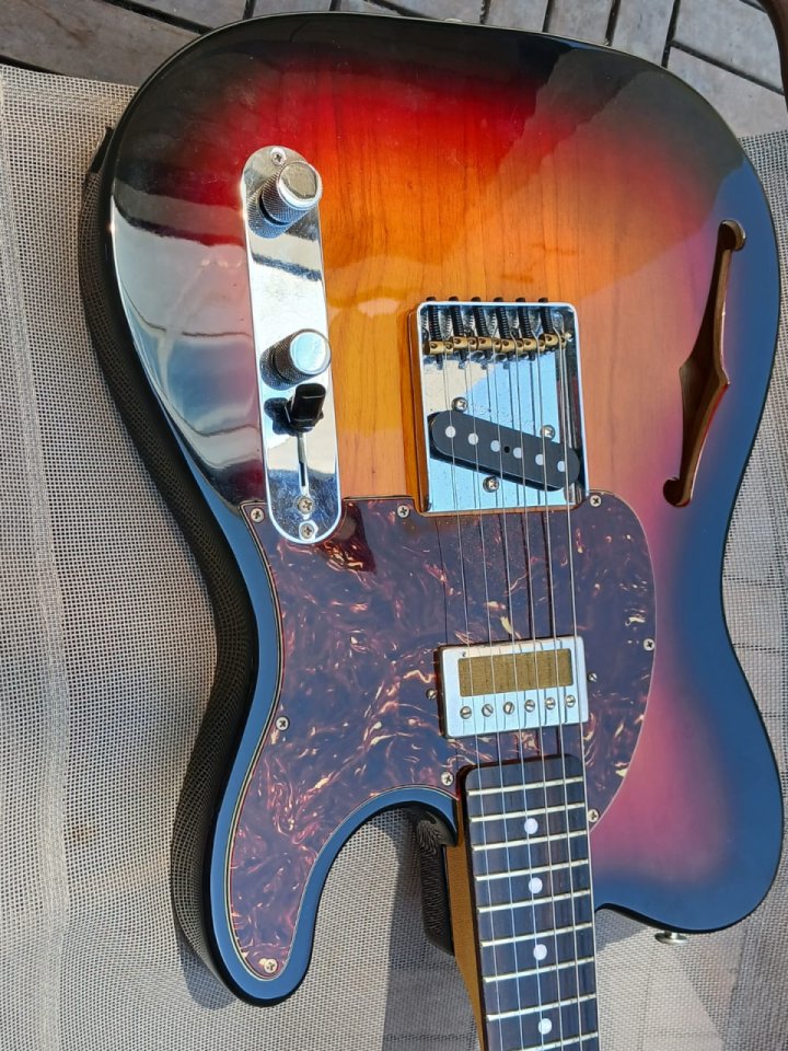 2006 G&L USA ASAT Classic Bluesboy Semi-Hollow (telecaster thinline TOP) de segunda mano · Foto 4 de 10 · Lleida · 1800 €