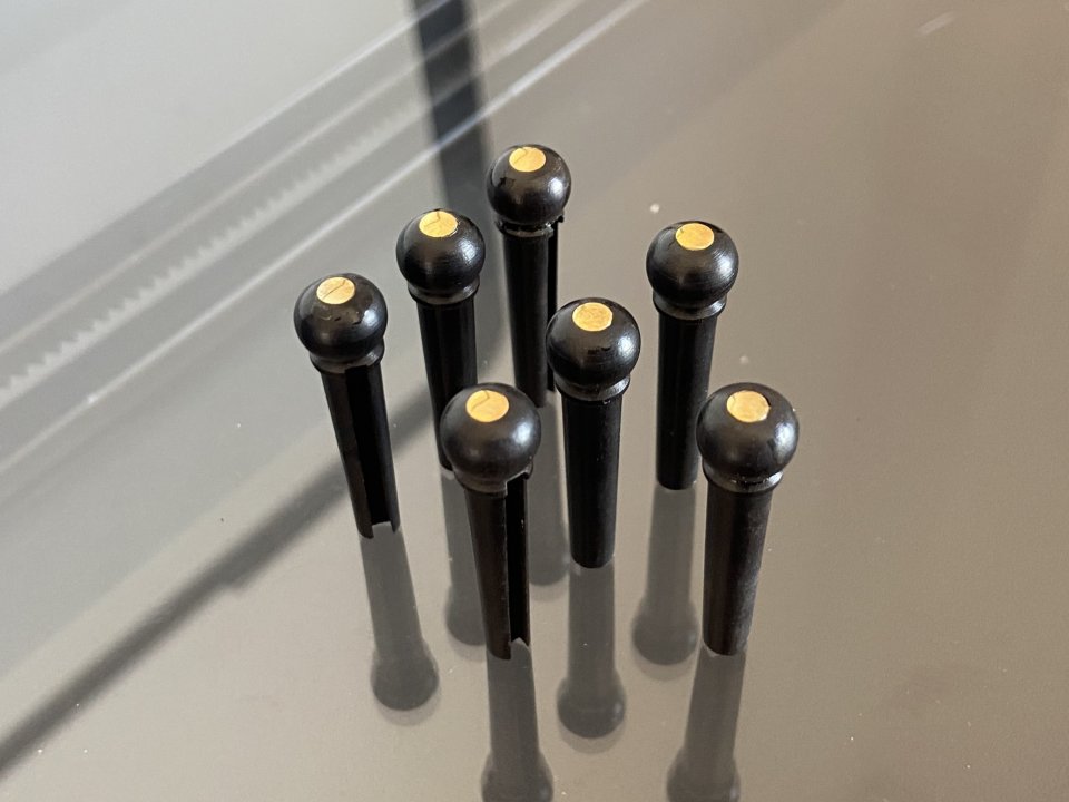 7 Pinos de Ébano para Guitarra Acústica de segunda mano · Foto 2 de 10 · Badajoz · 22 €