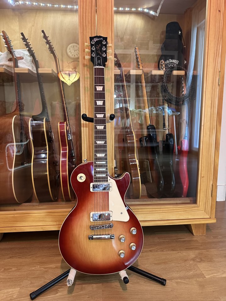 Gibson Les Paul Deluxe 2021 de segunda mano · Foto 1 de 4 · Cádiz · 1850 €