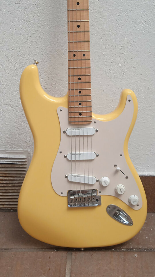 2019 Fender Stratocaster USA Custom Colour + Lace Sensor pickups