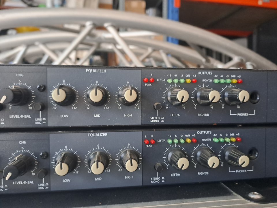 Lote Dos Mesa De Mezclas Work MMX 60 Formato Rack (Necesita Repaso)