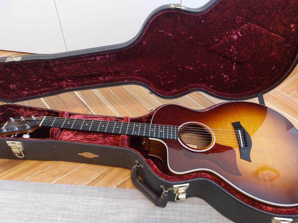 Taylor 214ce deluxe Sunburst ZURDOS de segunda mano · Foto 4 de 4 · A Coruña · 1100 €