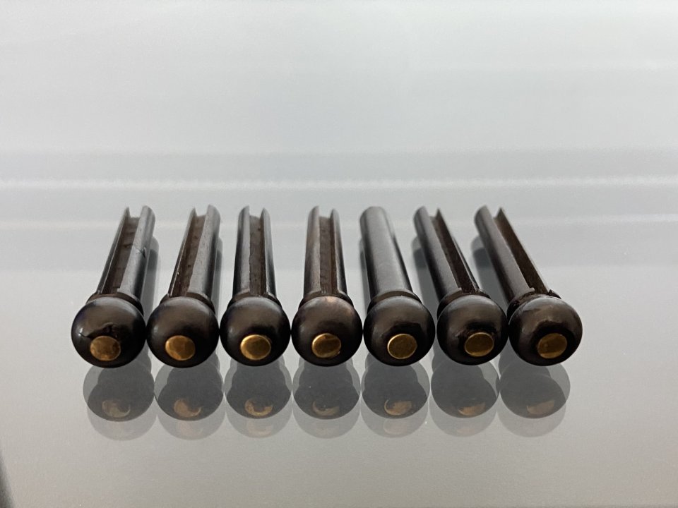 7 Pinos de Ébano para Guitarra Acústica de segunda mano · Foto 4 de 10 · Badajoz · 22 €