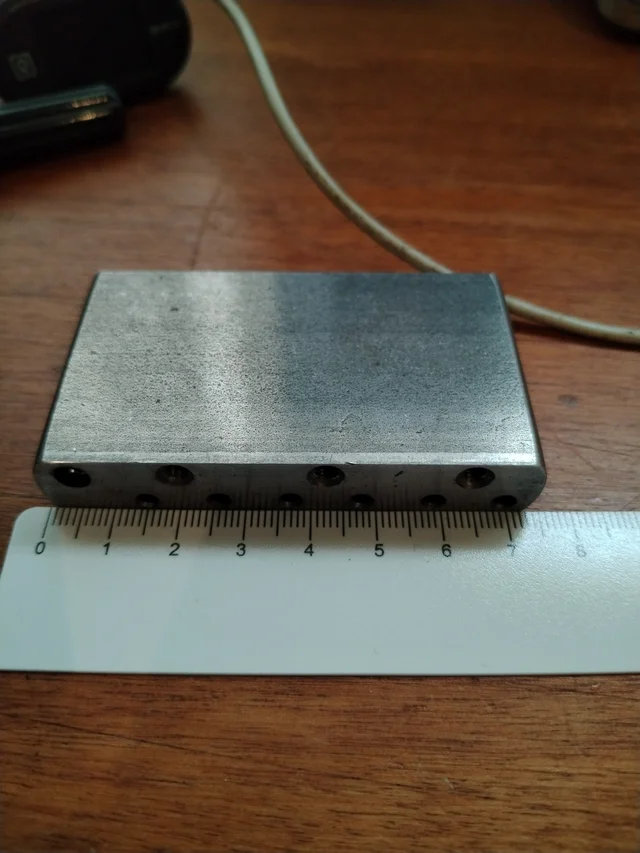 Bloque de acero para trémolo stratocaster