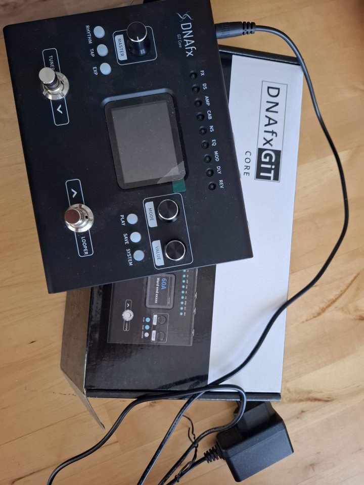 Pedalera multiefectos Harley Benton Dna FX guit de segunda mano · Foto 1 de 2 · Madrid · 70 €