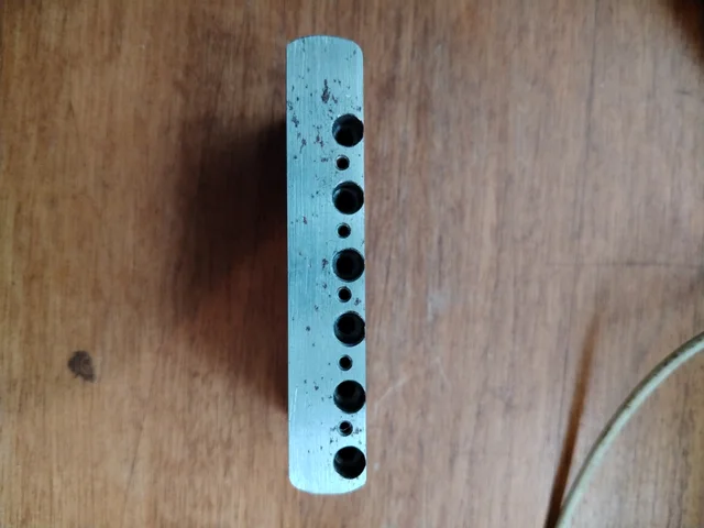Bloque de acero para trémolo stratocaster