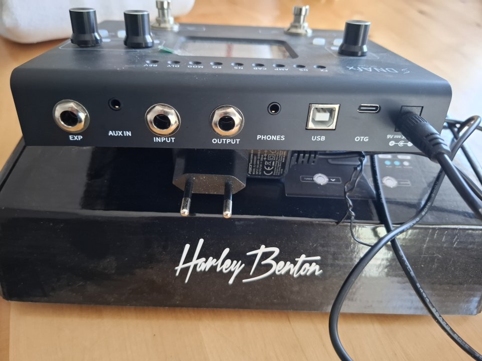 Pedalera multiefectos Harley Benton Dna FX guit de segunda mano · Foto 2 de 2 · Madrid · 70 €