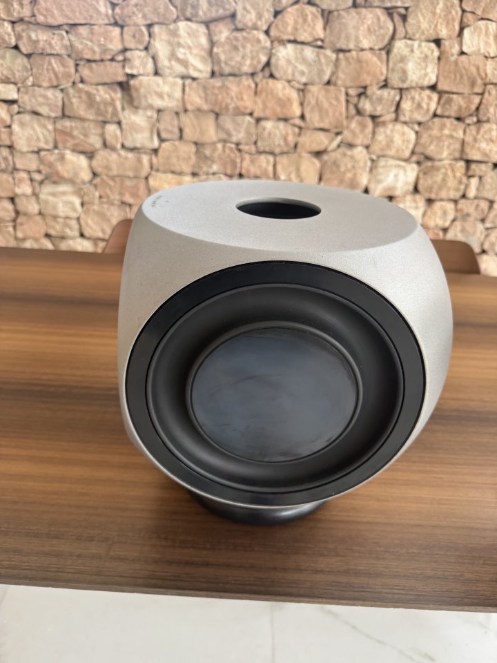 Vendo subwoofer B&O Beolab 2 de segunda mano · Foto 4 de 5 · Valencia · 790 €