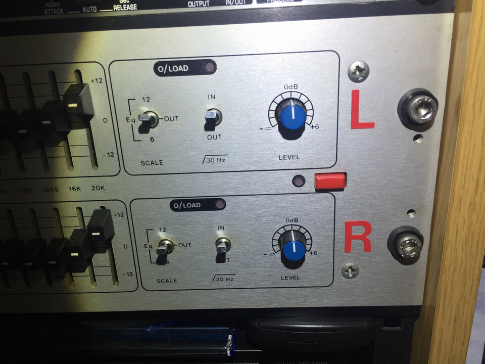 Equalizador Klark Teknik DN 360