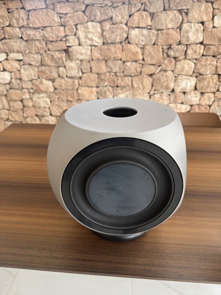 Vendo subwoofer B&O Beolab 2 de segunda mano · Foto 2 de 5 · Valencia · 790 €