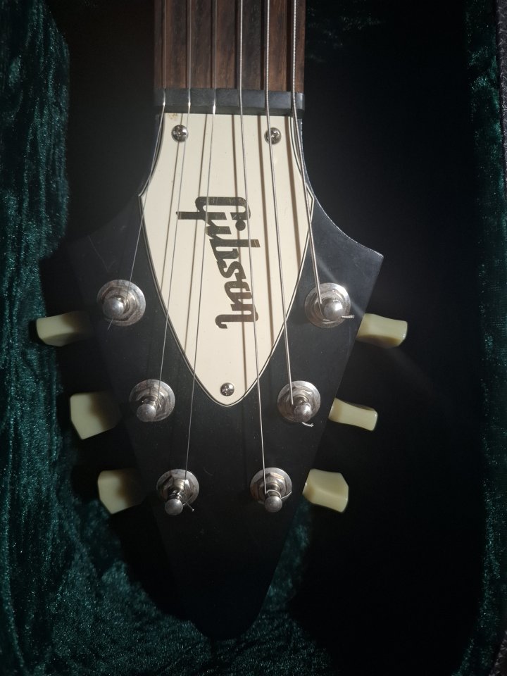 Gibson Flying V de segunda mano · Foto 3 de 4 · Guadalajara · 1795 €