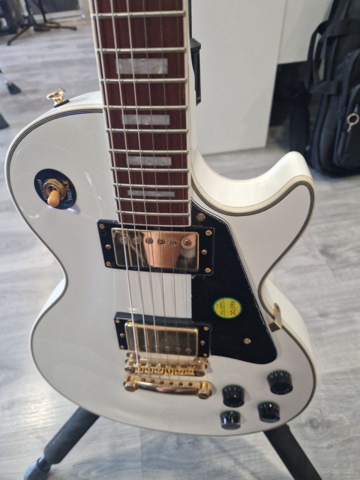 Guitarras a 799€ con envío incluido. de segunda mano · Foto 1 de 10 · Navarra · 799 €
