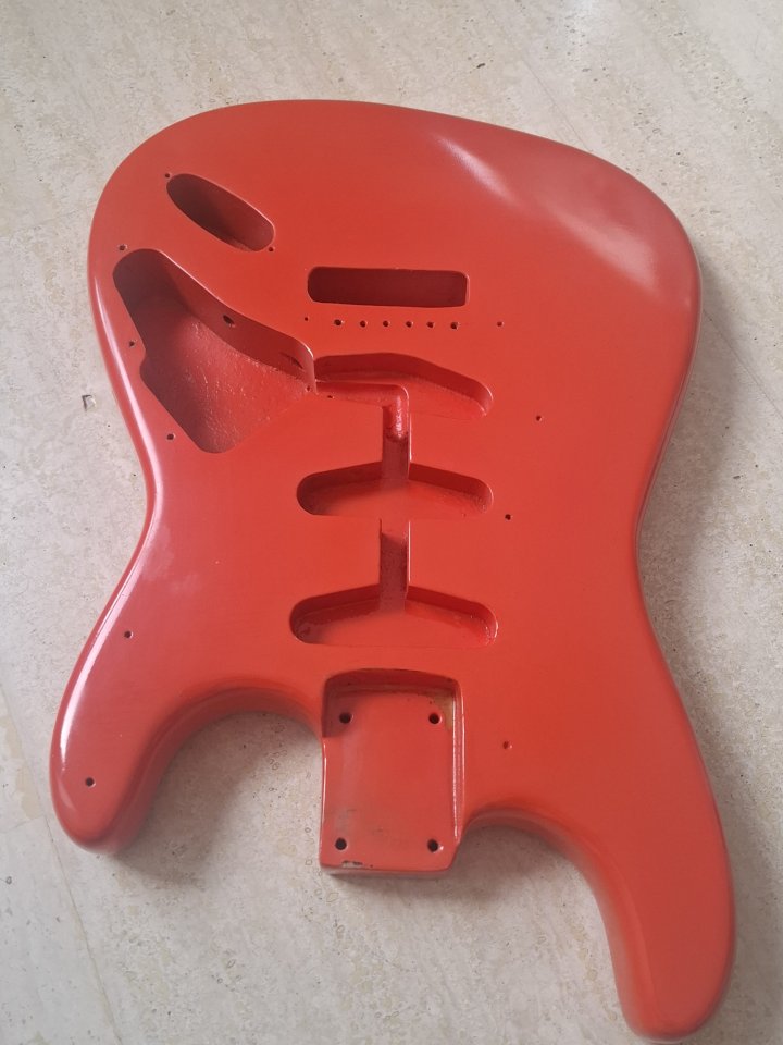 Vendo cuerpo ligero stratocaster de segunda mano · Foto 3 de 4 · Madrid · 290 €