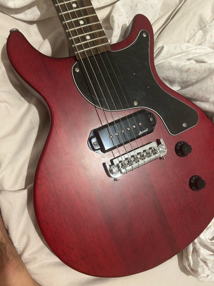 Harley benton dc junior Fat impecable de segunda mano · Foto 3 de 5 · Ourense · 160 €