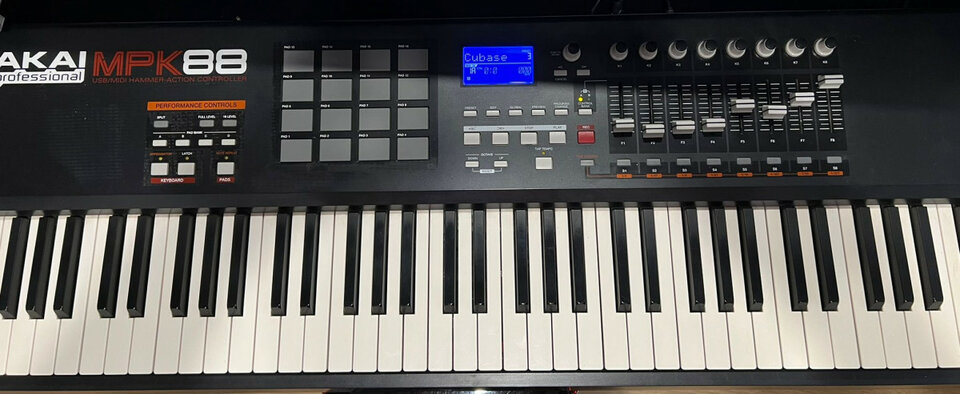 Akai MPK88 Black Friday