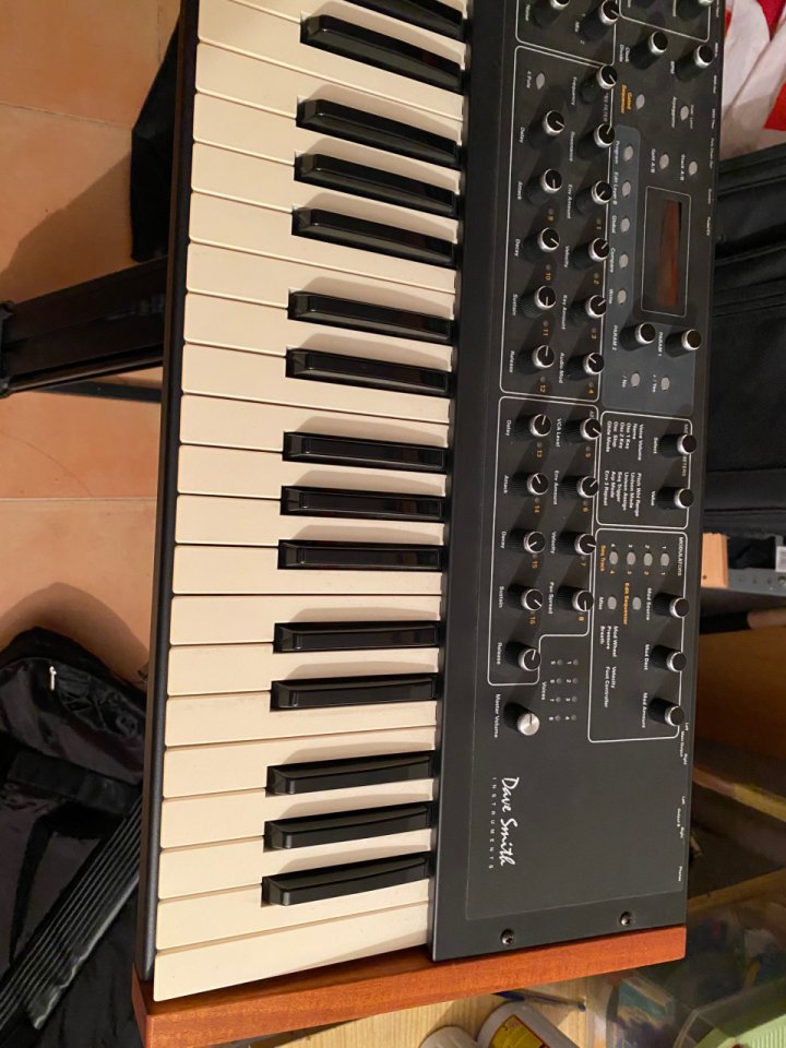 Dave Smith Instruments Prophet 08 de segunda mano · Foto 2 de 10 · Valladolid · 800 €
