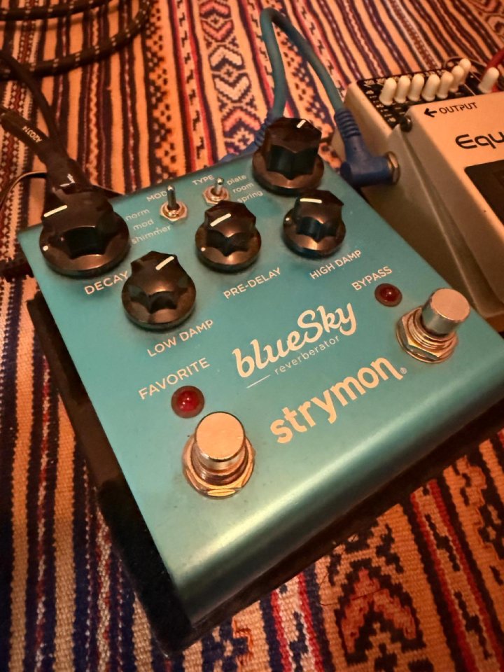 Pedal Reverb BlueSky Strymon de segunda mano · Foto 1 de 2 · Valencia · 250 €