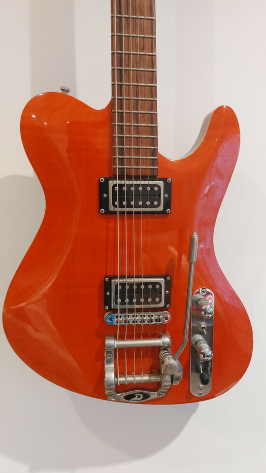 Guitarra Barítona Rotllan (GWK)