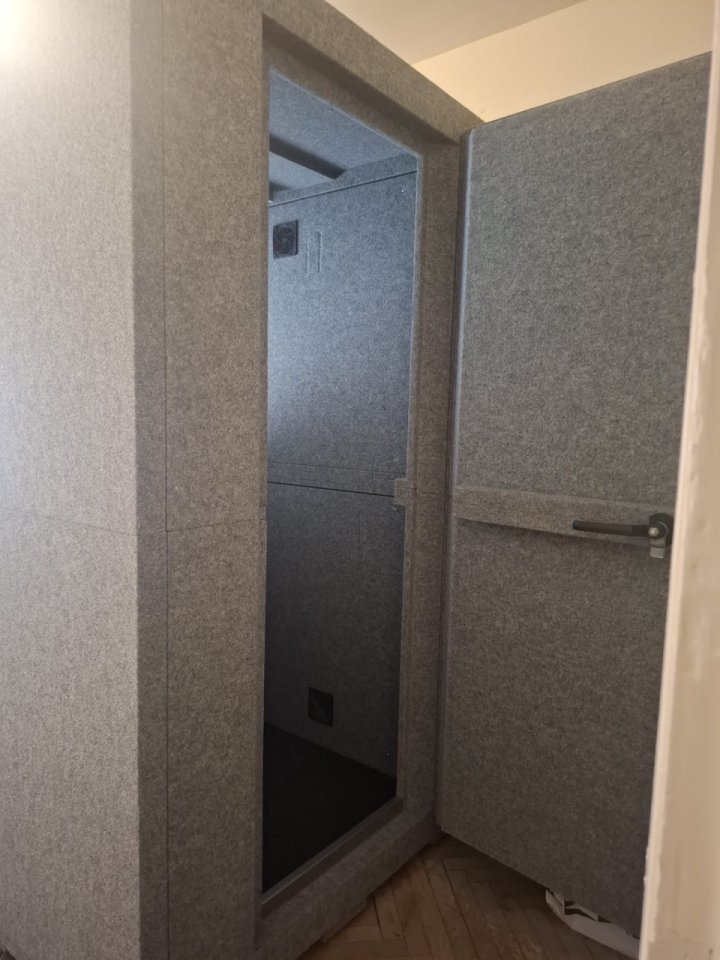 Cabina insonorizada Demvox eco200 de segunda mano · Foto 2 de 5 · Madrid · 2350 €