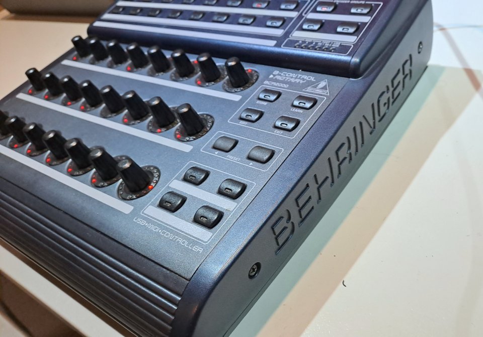 Behringer BCR2000