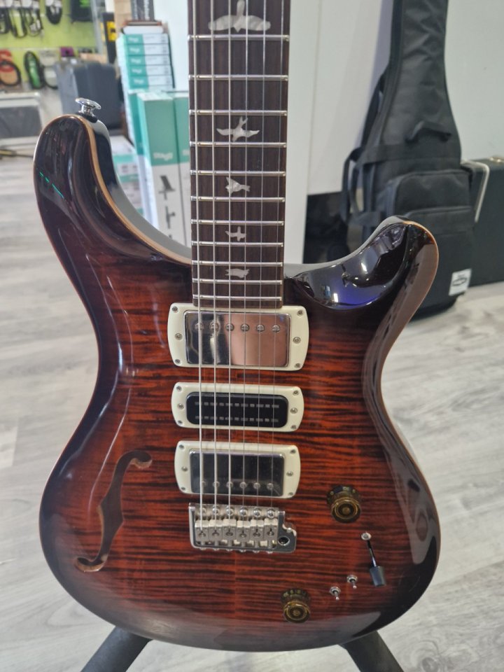 Guitarras a 799€ con envío incluido. de segunda mano · Foto 8 de 10 · Navarra · 799 €