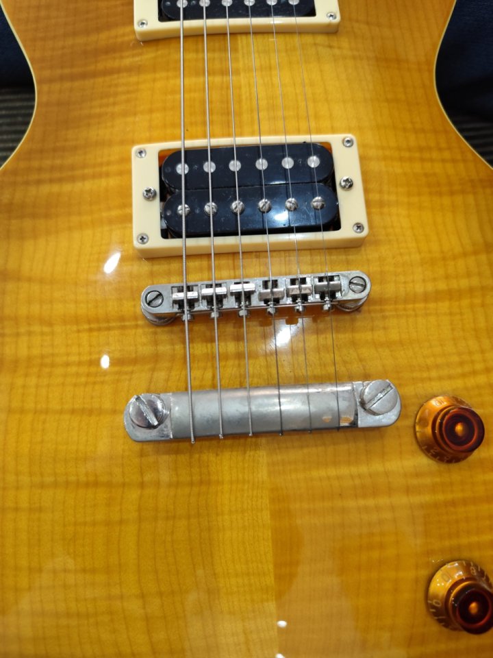 Vintage v100 Gary Moore de segunda mano · Foto 9 de 10 · Girona · 300 €