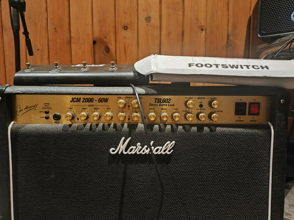 Marshall JCM 2000 TSL602 con ruedas + Footswitch Original (3 canales, FX y Reverb)