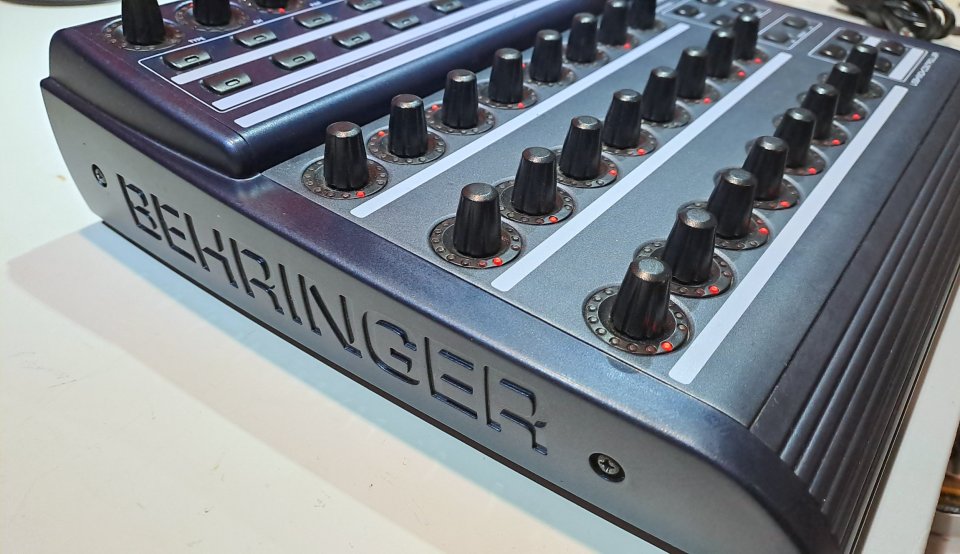 Behringer BCR2000