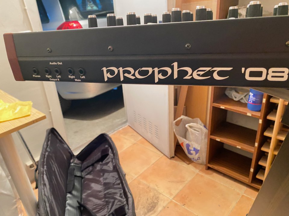 Dave Smith Instruments Prophet 08 de segunda mano · Foto 9 de 10 · Valladolid · 800 €