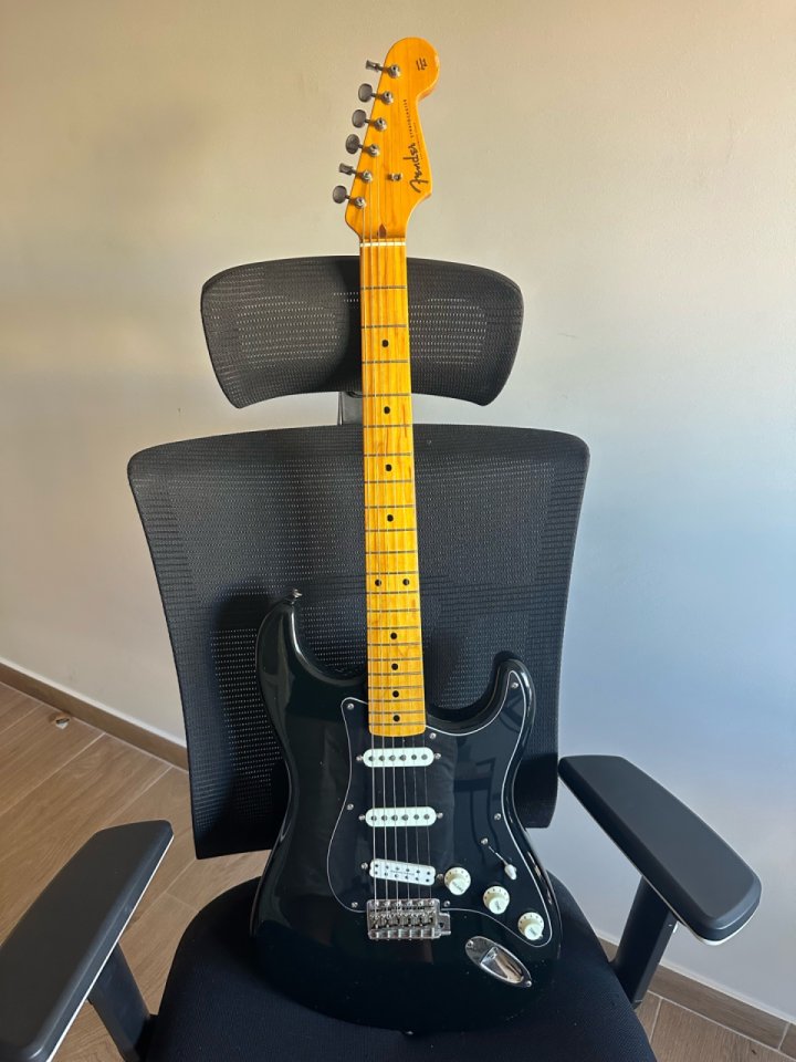 VENDO/CAMBIO Fender Stratocaster 57 made japan modificada de segunda mano · Foto 1 de 9 · Valencia · 890 €