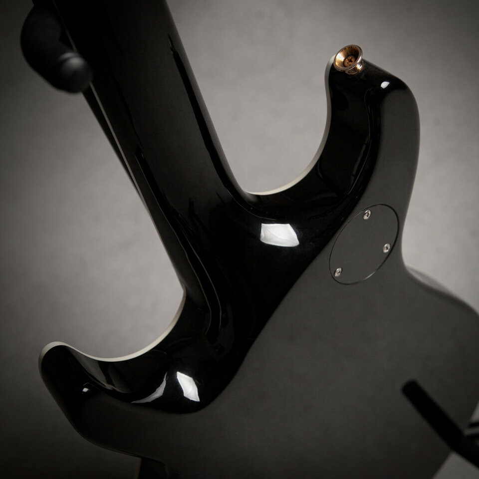 B.C. Rich ® Exclusive Series - O CAMBIO