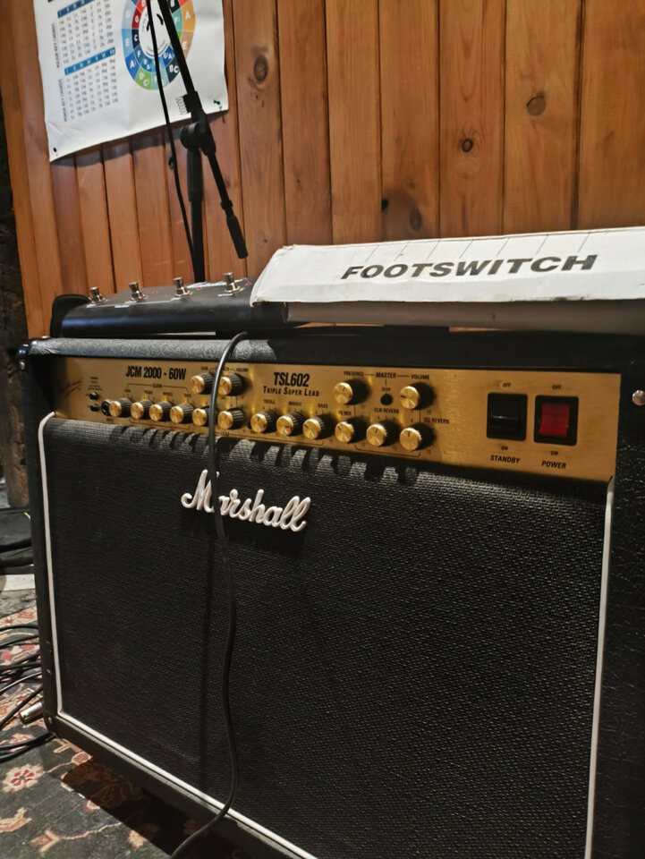 Marshall JCM 2000 TSL602 con ruedas + Footswitch Original (3 canales, FX y Reverb)