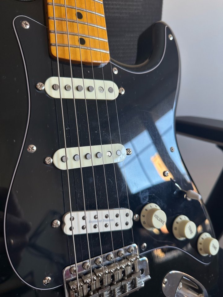 VENDO/CAMBIO Fender Stratocaster 57 made japan modificada de segunda mano · Foto 2 de 9 · Valencia · 890 €