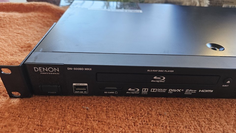 Denon DN-500BD MKII Blu-ray profesional rack 1U de segunda mano · Foto 1 de 3 · Cantabria · 295 €