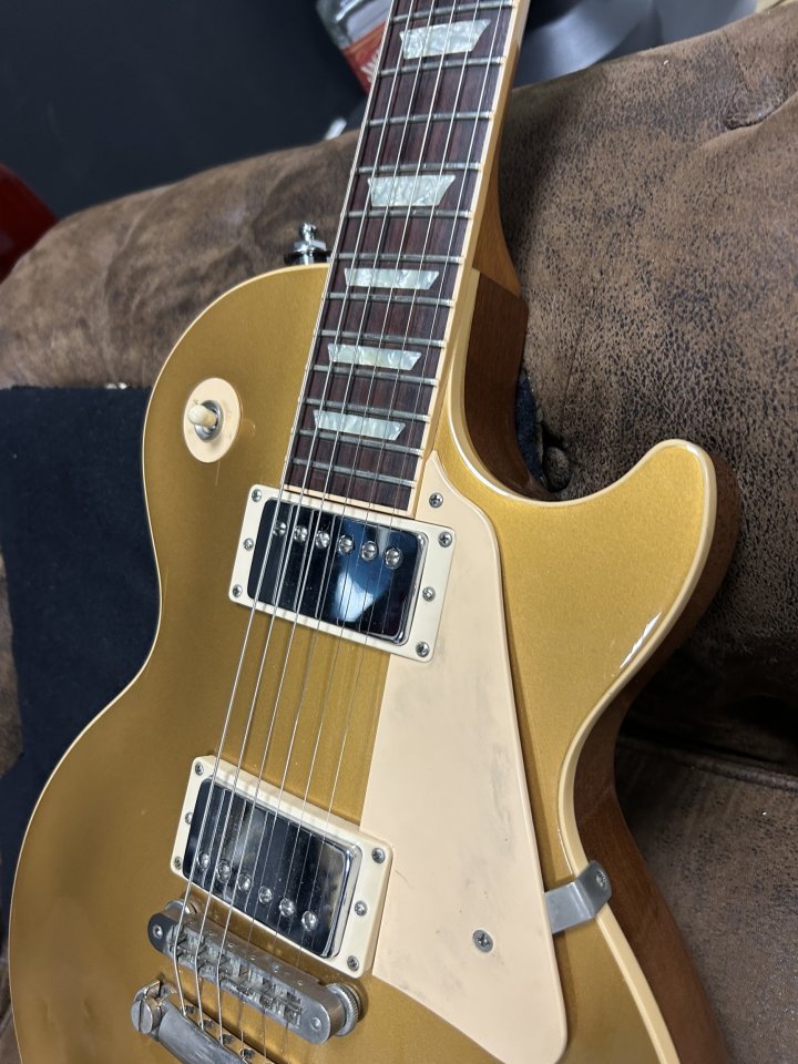 Gibson les Paul Standard Gold top con mejoras