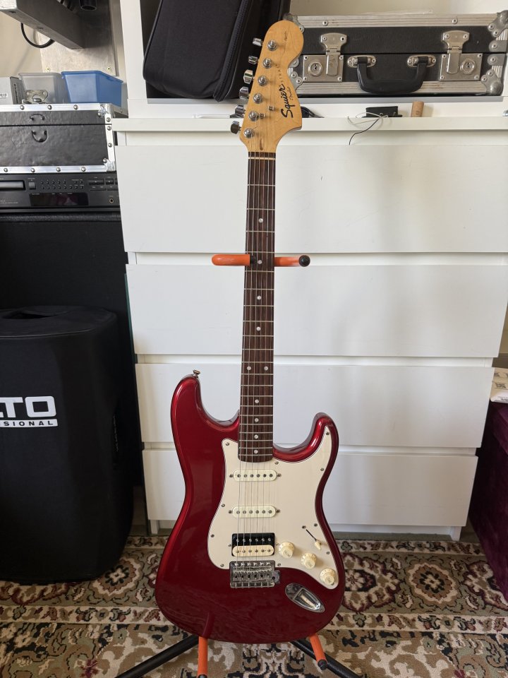 Squier affinity HSS candy Apple red (China)